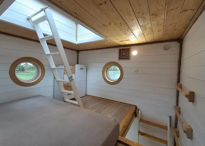 Mazurska Latarnia Na Prywatnej Plazy Tuz Przy Linii Brzegowej Pomost Stawy Gospodarstwo Pasieka *